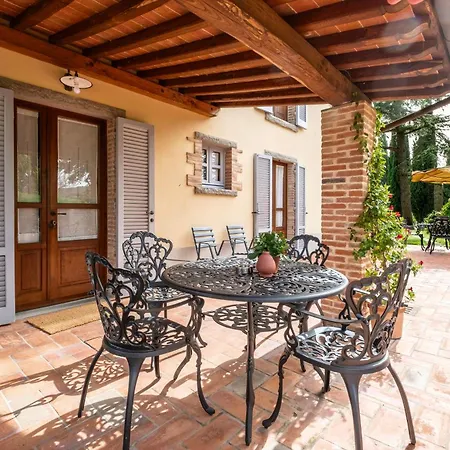 With Cortona Views In Val Di Chiana Apartment