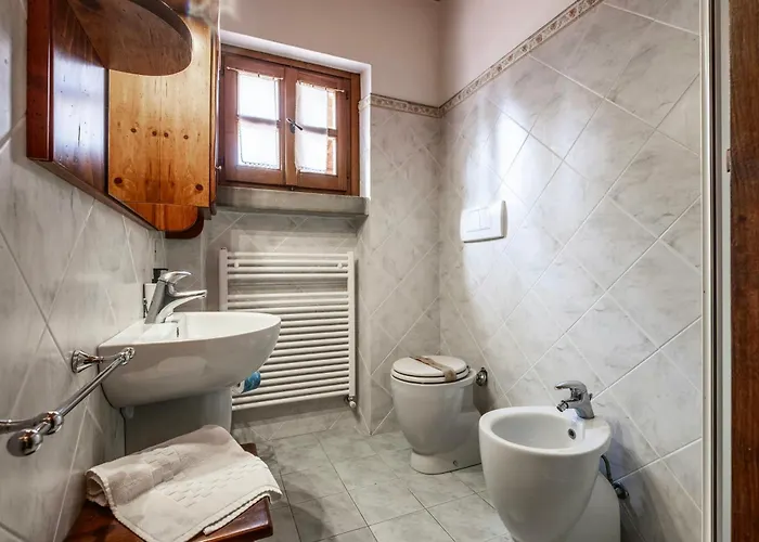 With Cortona Views In Val Di Chiana Apartment